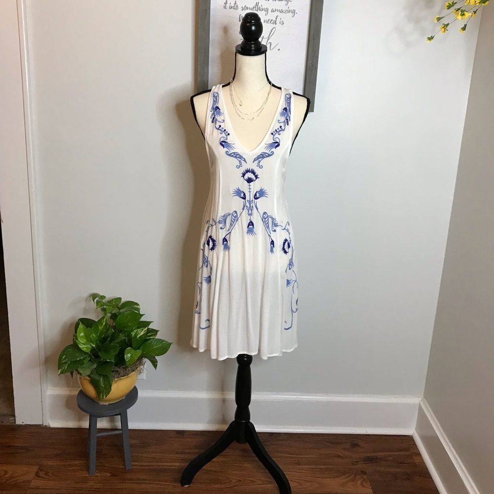 FREE PEOPLE • SIZE: SP • SWIMSUIT COVERUP WITH BLUE FLORAL EMBROIDERY